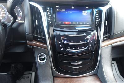 2015 Cadillac Escalade Premium   - Photo 22 - Newark, NJ 07104