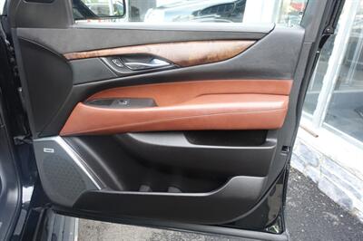 2015 Cadillac Escalade Premium   - Photo 16 - Newark, NJ 07104