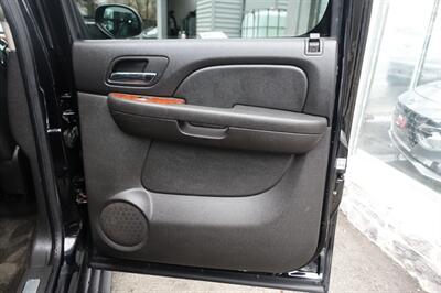 2007 Chevrolet Suburban LTZ - Photo 18 - Newark, NJ 07104