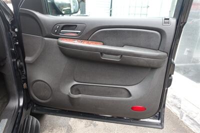 2007 Chevrolet Suburban LTZ - Photo 16 - Newark, NJ 07104