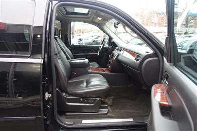 2007 Chevrolet Suburban LTZ - Photo 15 - Newark, NJ 07104