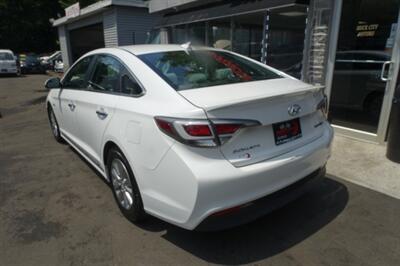 2017 Hyundai SONATA Hybrid SE   - Photo 6 - Newark, NJ 07104