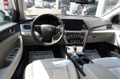 2017 Hyundai SONATA Hybrid SE   - Photo 13 - Newark, NJ 07104