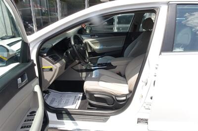 2017 Hyundai SONATA Hybrid SE   - Photo 9 - Newark, NJ 07104