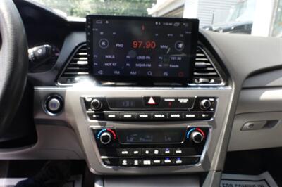 2017 Hyundai SONATA Hybrid SE   - Photo 18 - Newark, NJ 07104