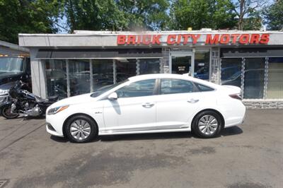 2017 Hyundai SONATA Hybrid SE   - Photo 4 - Newark, NJ 07104