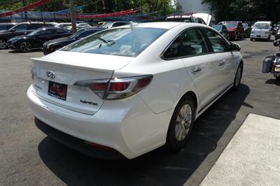2017 Hyundai SONATA Hybrid SE   - Photo 8 - Newark, NJ 07104