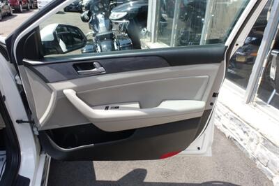 2017 Hyundai SONATA Hybrid SE   - Photo 15 - Newark, NJ 07104
