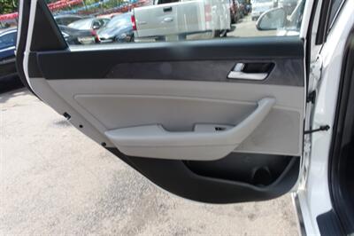 2017 Hyundai SONATA Hybrid SE   - Photo 12 - Newark, NJ 07104