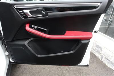 2016 Porsche Macan S   - Photo 15 - Newark, NJ 07104