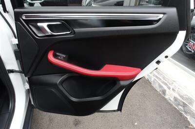 2016 Porsche Macan S   - Photo 17 - Newark, NJ 07104