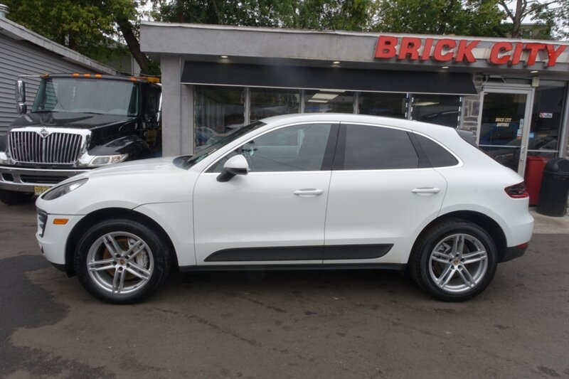 2016 Porsche Macan S photo 2