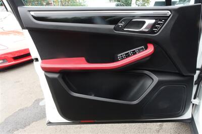 2016 Porsche Macan S   - Photo 10 - Newark, NJ 07104