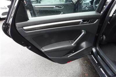 2017 Volkswagen Passat 1.8T SE - Photo 12 - Newark, NJ 07104