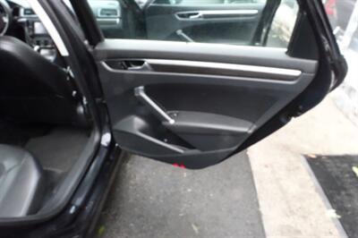 2017 Volkswagen Passat 1.8T SE - Photo 17 - Newark, NJ 07104