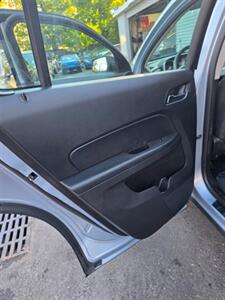 2014 Chevrolet Equinox LS - Photo 12 - Newark, NJ 07104