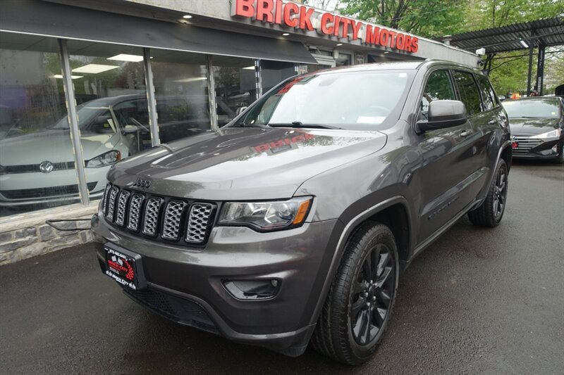 2019 Jeep Grand Cherokee Laredo  