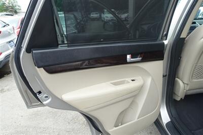 2015 Kia Sorento LX - Photo 16 - Newark, NJ 07104
