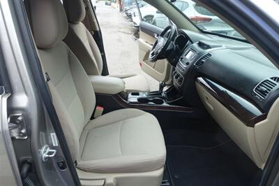 2015 Kia Sorento LX - Photo 19 - Newark, NJ 07104