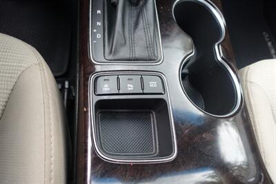 2015 Kia Sorento LX - Photo 27 - Newark, NJ 07104