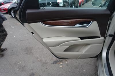 2013 Cadillac XTS Luxury Collection - Photo 12 - Newark, NJ 07104