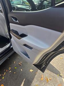 2022 GMC Acadia SLE   - Photo 23 - Newark, NJ 07104
