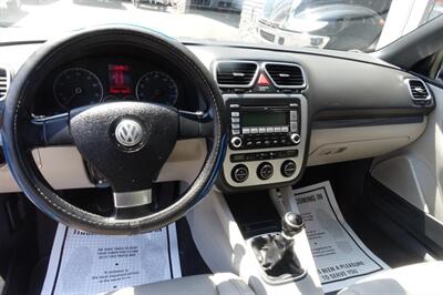 2008 Volkswagen Eos 2.0T   - Photo 11 - Newark, NJ 07104