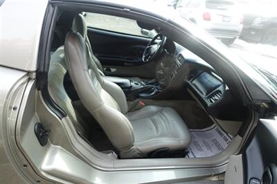 1998 Chevrolet Corvette - Photo 12 - Newark, NJ 07104