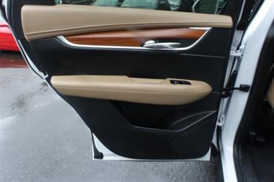 2017 Cadillac XT5 Platinum - Photo 12 - Newark, NJ 07104