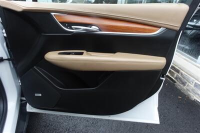 2017 Cadillac XT5 Platinum - Photo 15 - Newark, NJ 07104