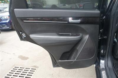 2015 Kia Sorento SX Limited - Photo 12 - Newark, NJ 07104