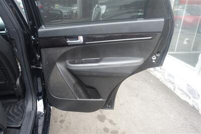 2015 Kia Sorento SX Limited - Photo 17 - Newark, NJ 07104