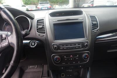 2015 Kia Sorento SX Limited - Photo 18 - Newark, NJ 07104