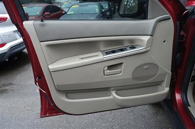 2007 Jeep Grand Cherokee Laredo - Photo 10 - Newark, NJ 07104