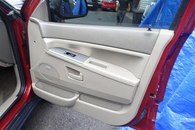 2007 Jeep Grand Cherokee Laredo - Photo 15 - Newark, NJ 07104