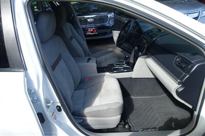 2012 Toyota Camry LE - Photo 18 - Newark, NJ 07104