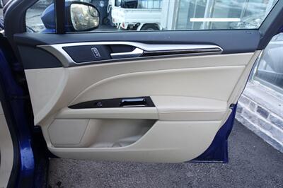 2016 Ford Fusion SE   - Photo 15 - Newark, NJ 07104