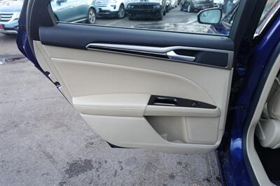 2016 Ford Fusion SE   - Photo 12 - Newark, NJ 07104