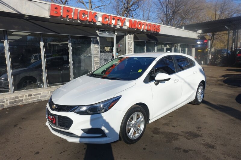 2017 Chevrolet Cruze LT's photo