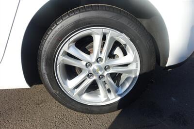 2017 Chevrolet Cruze LT Auto   - Photo 24 - Newark, NJ 07104