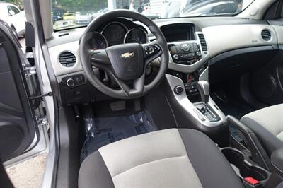 2016 Chevrolet Cruze Limited LS Auto - Photo 17 - Newark, NJ 07104