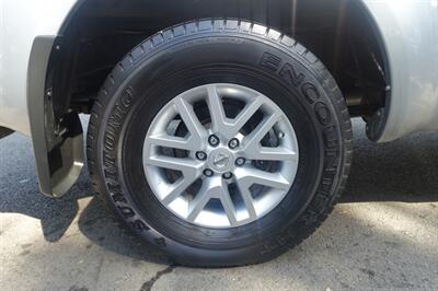 2015 Nissan Frontier SV V6 - Photo 27 - Newark, NJ 07104