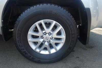 2015 Nissan Frontier SV V6 - Photo 23 - Newark, NJ 07104