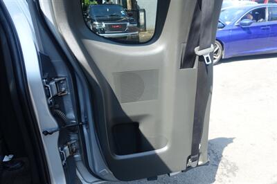 2015 Nissan Frontier SV V6 - Photo 12 - Newark, NJ 07104