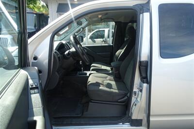 2015 Nissan Frontier SV V6 - Photo 9 - Newark, NJ 07104