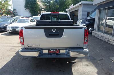 2015 Nissan Frontier SV V6 - Photo 7 - Newark, NJ 07104