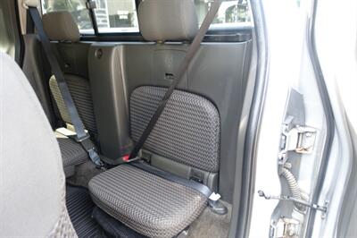 2015 Nissan Frontier SV V6 - Photo 11 - Newark, NJ 07104