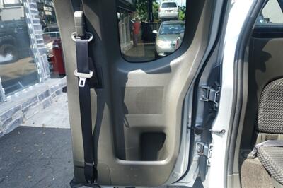 2015 Nissan Frontier SV V6 - Photo 16 - Newark, NJ 07104