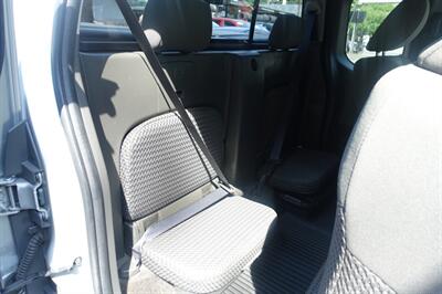 2015 Nissan Frontier SV V6 - Photo 15 - Newark, NJ 07104