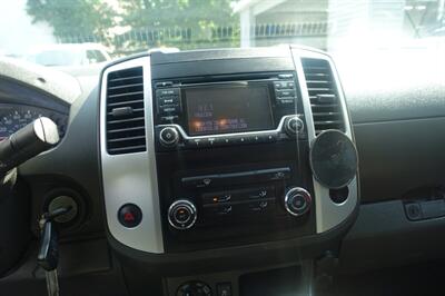 2015 Nissan Frontier SV V6 - Photo 18 - Newark, NJ 07104